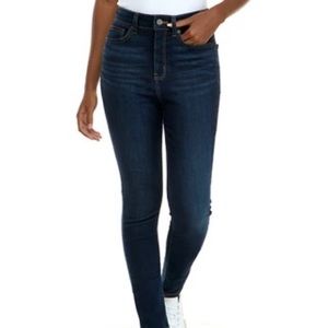 Crown and Ivy Curvy | Skinny Jeans | 14WR